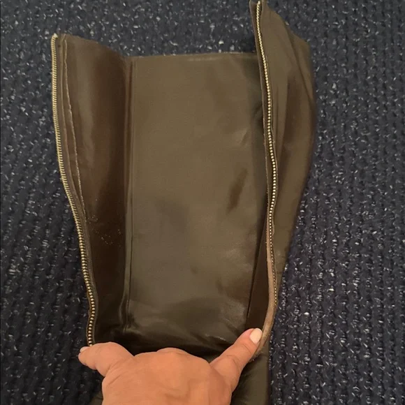 Elegant Brown Leather Knee-High Boots - Picture 4 of 4